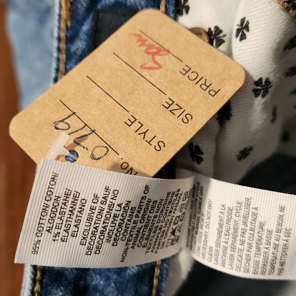 Lucky Brand Distressed Denim Shorts (0719) - Picture 5 of 5